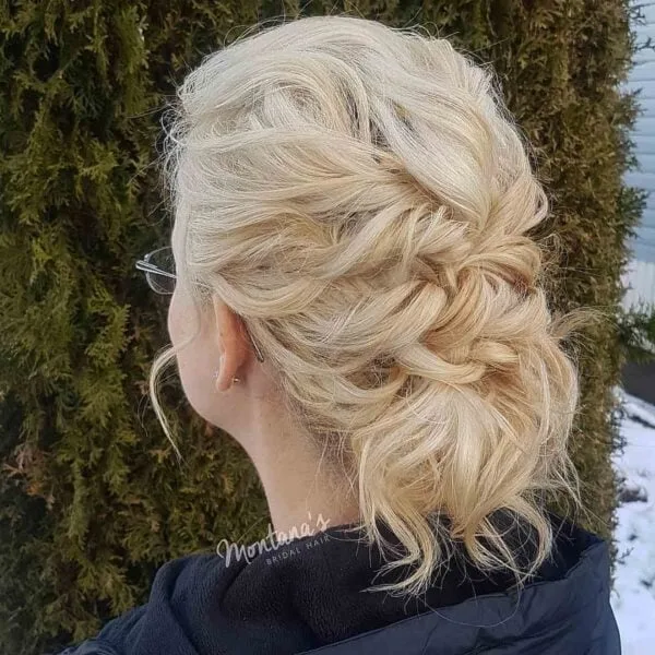 Updo bajo texturizado