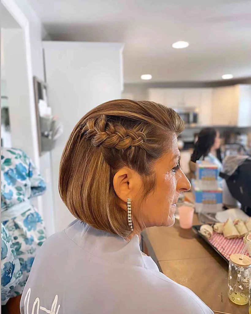 Trenza lateral ordenada para la madre del novio