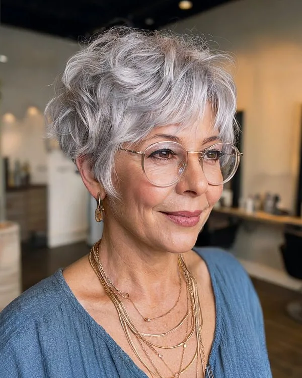 Peinados Corto Ondulado Cabello Gris para mujeres