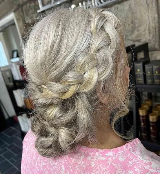 Crown Braid Updo para la madre del novio
