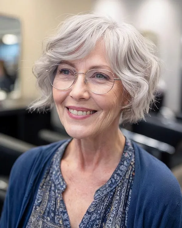 Peinados Corto Ondulado Cabello Gris para mujeres