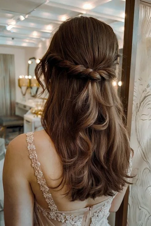 Estilo de boda a medias para el cabello fino