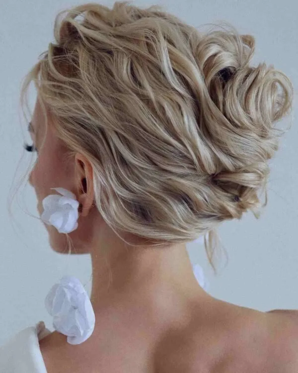 Rubio updo con textura