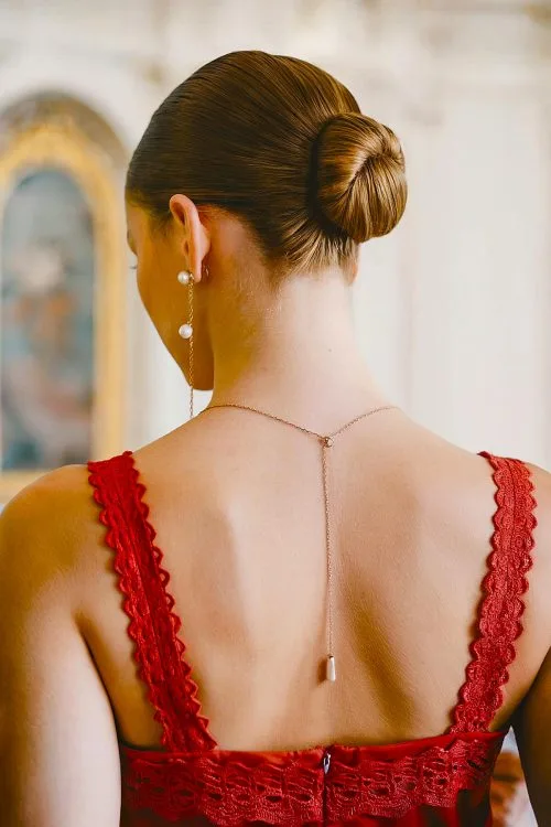 Sleek Updo para mantener el cabello fuera de la cara