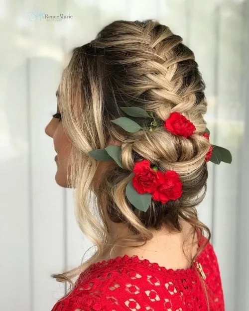 Trenza francesa updo con flequillo suelto