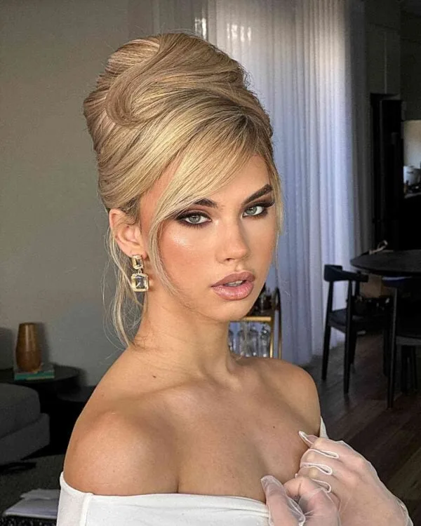 Updo inspirado en la colmena