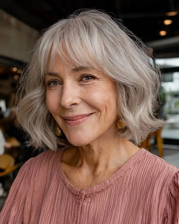 Peinados Corto Ondulado Cabello Gris para mujeres