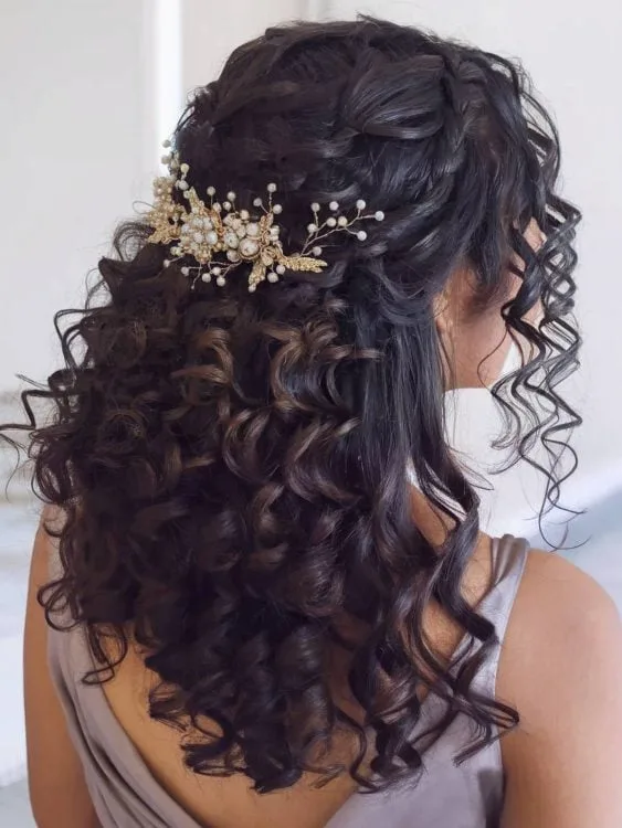 cabello rizado estilo medio-up