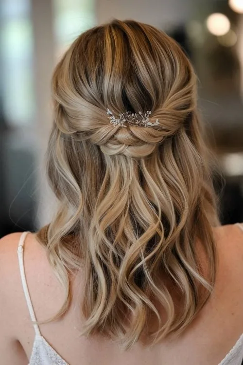 estilo medio de cabello mediano