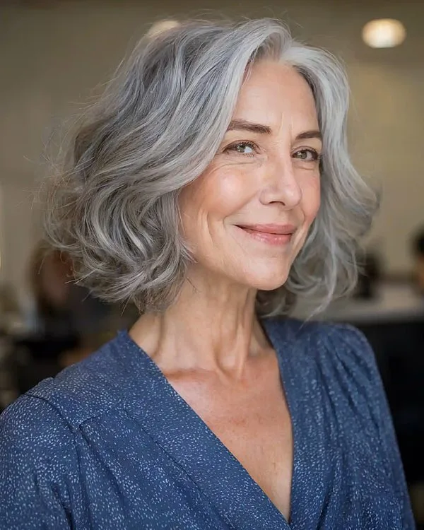 Peinados Corto Ondulado Cabello Gris para mujeres