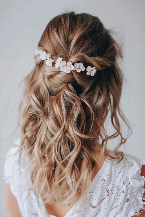 rizos suaves con acentos florales