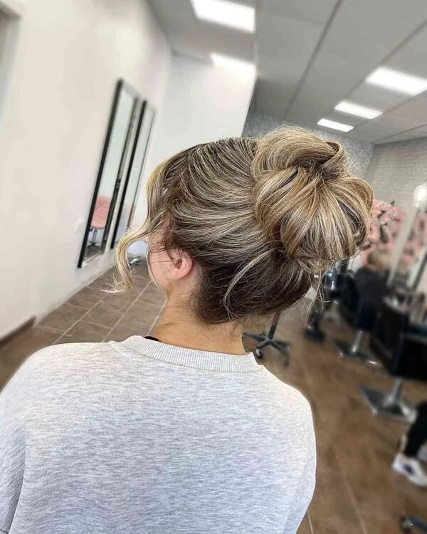 Top Bun de textura fácil updo