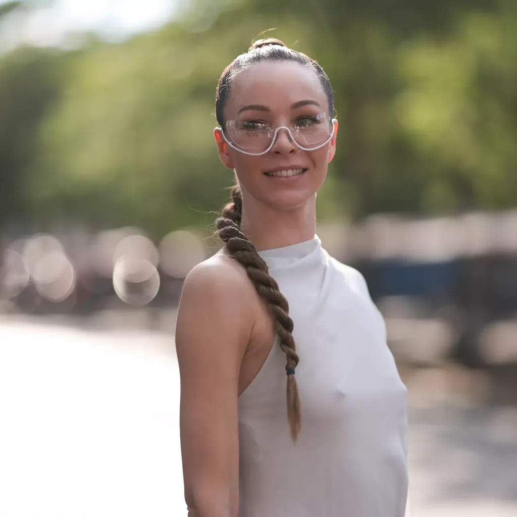 cortes de pelo para mujeres con gafas